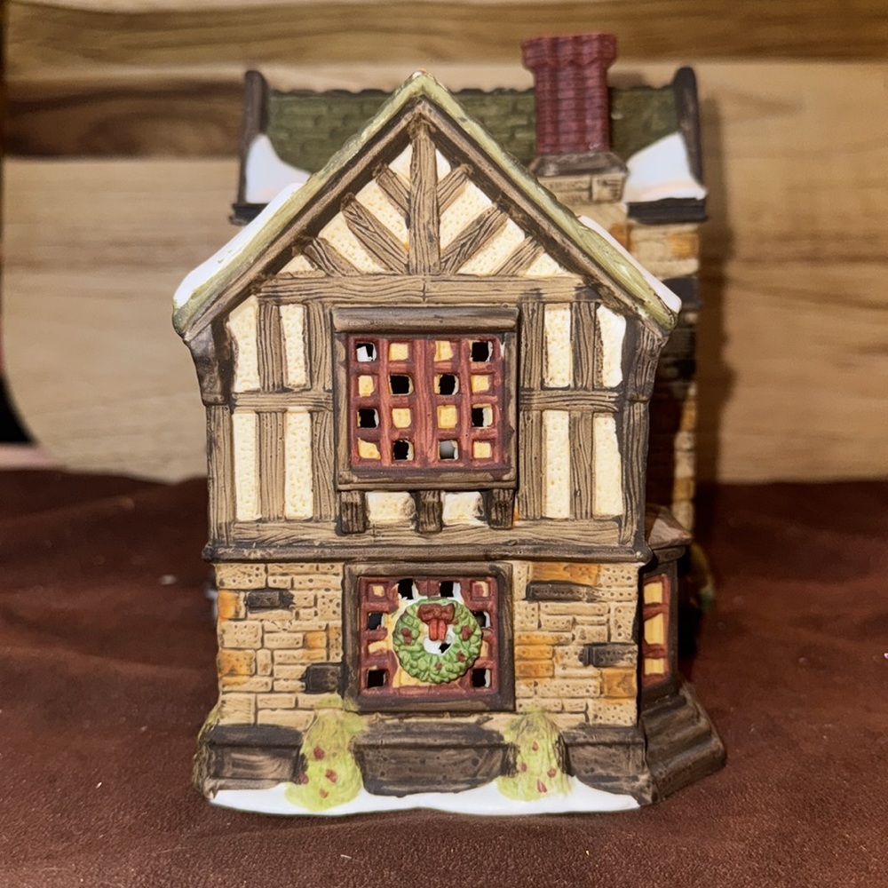 🐈‍⬛ Heritage Village Dickens Chesterton Manor Limited Edition retired - Picture 3 of 7